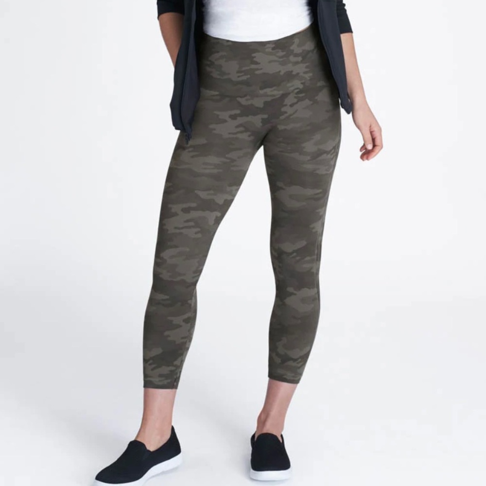 SPANX Look At Me Now Camo Cropped Seamless Leggings Size Medium